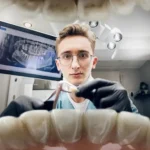 Quante visite sono necessarie per posizionare un impianto dentale